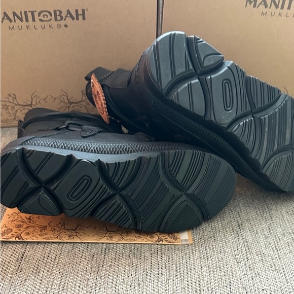 Manitobah Women’s Black Pacific Winter Boots 8.5 NEW Price is Firm - Picture 7 of 7